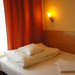 Nu Hotel *