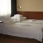 Nu Hotel *