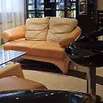 Nu Hotel *