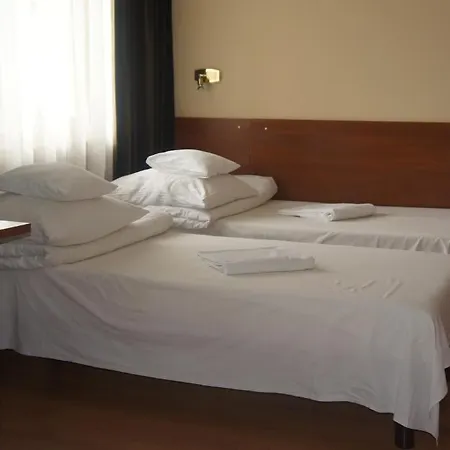 Nu Hotel *