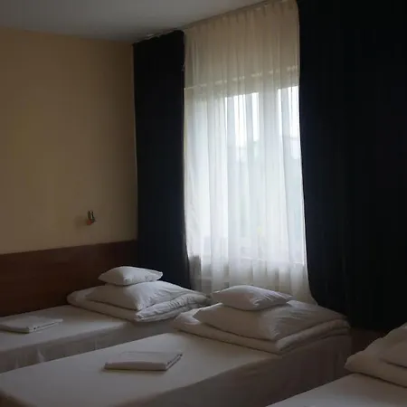 Nu Hotel *
